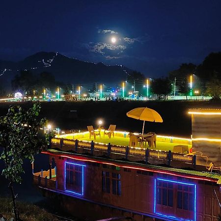 Houseboat Karima Palace Srīnagar 외부 사진