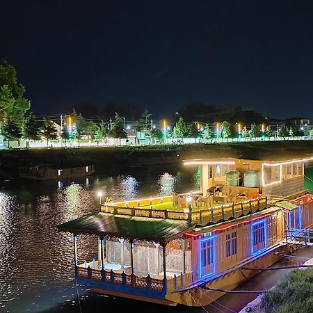 Houseboat Karima Palace Srīnagar 외부 사진