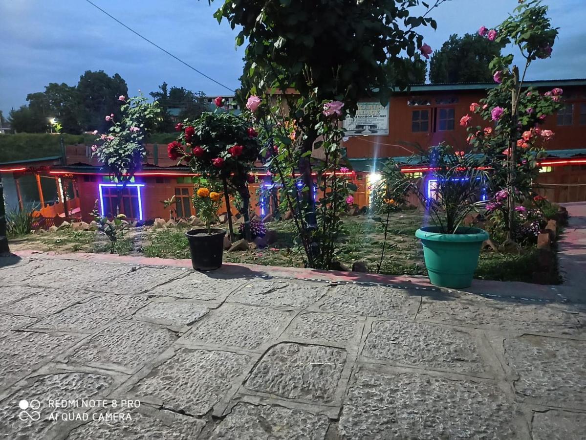 Houseboat Karima Palace Srīnagar 외부 사진