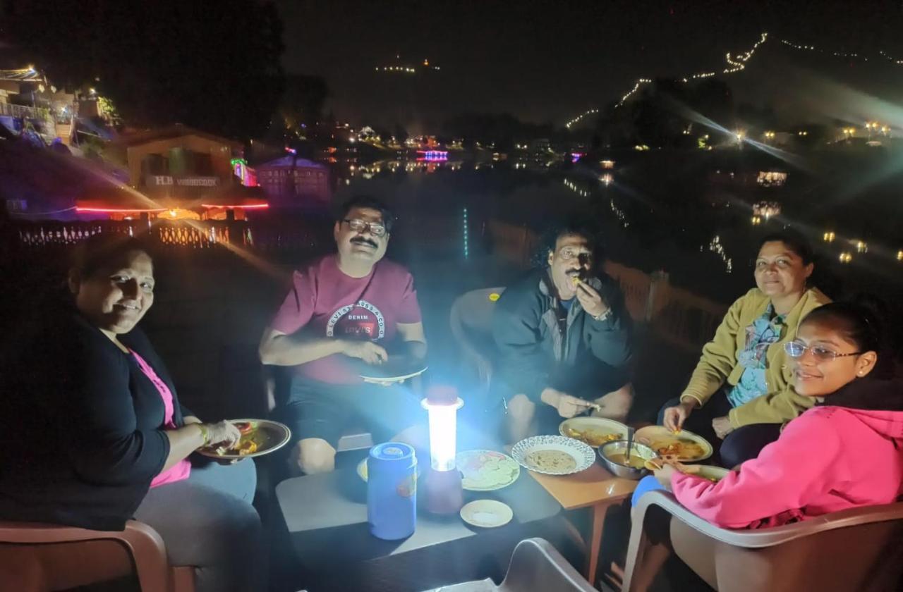 Houseboat Karima Palace Srīnagar 외부 사진