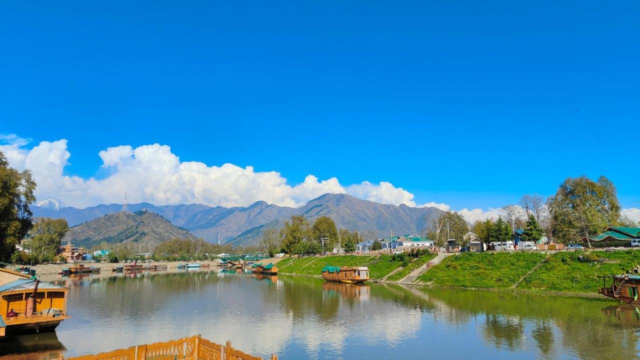 Houseboat Karima Palace Srīnagar 외부 사진