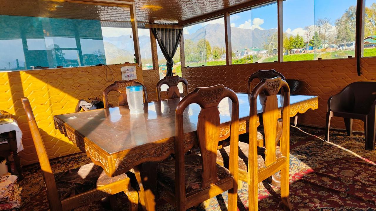 Houseboat Karima Palace Srīnagar 외부 사진