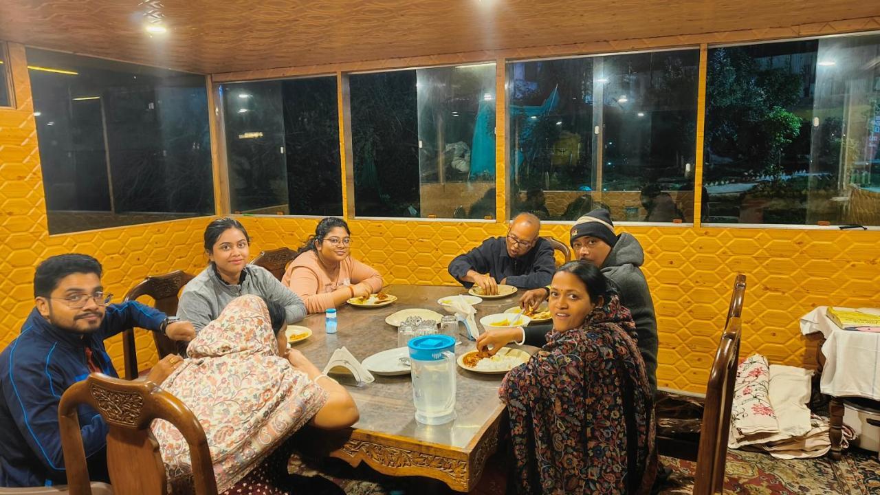 Houseboat Karima Palace Srīnagar 외부 사진
