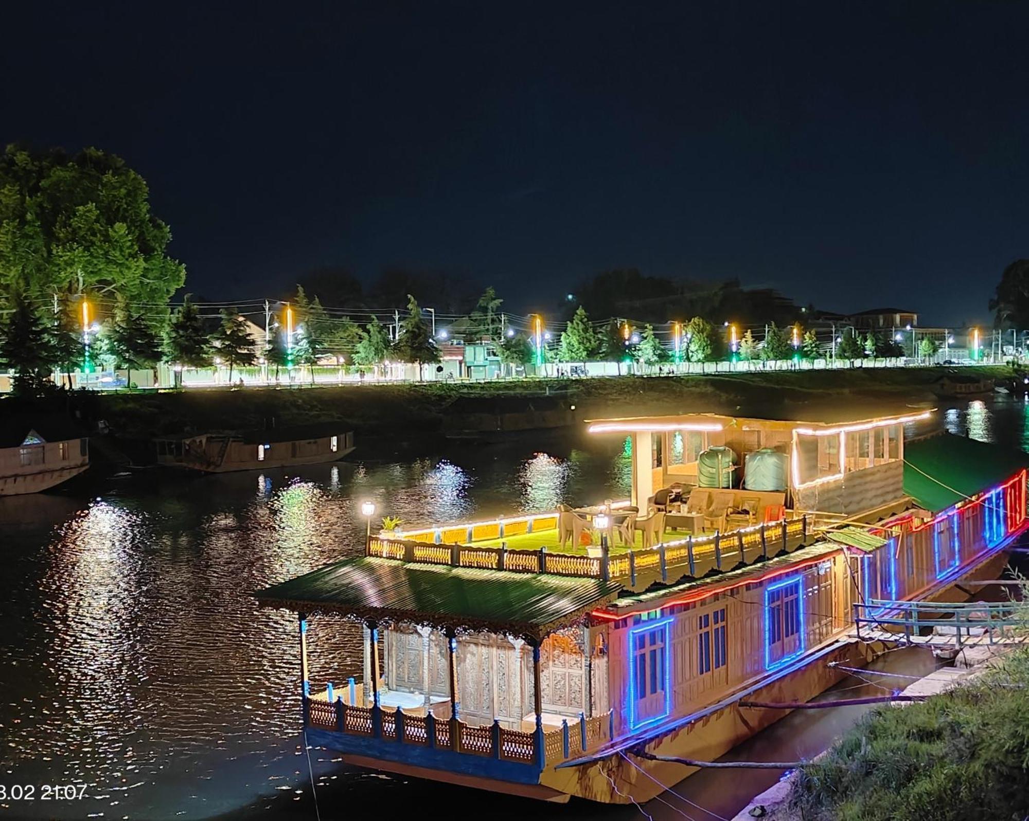 Houseboat Karima Palace Srīnagar 외부 사진