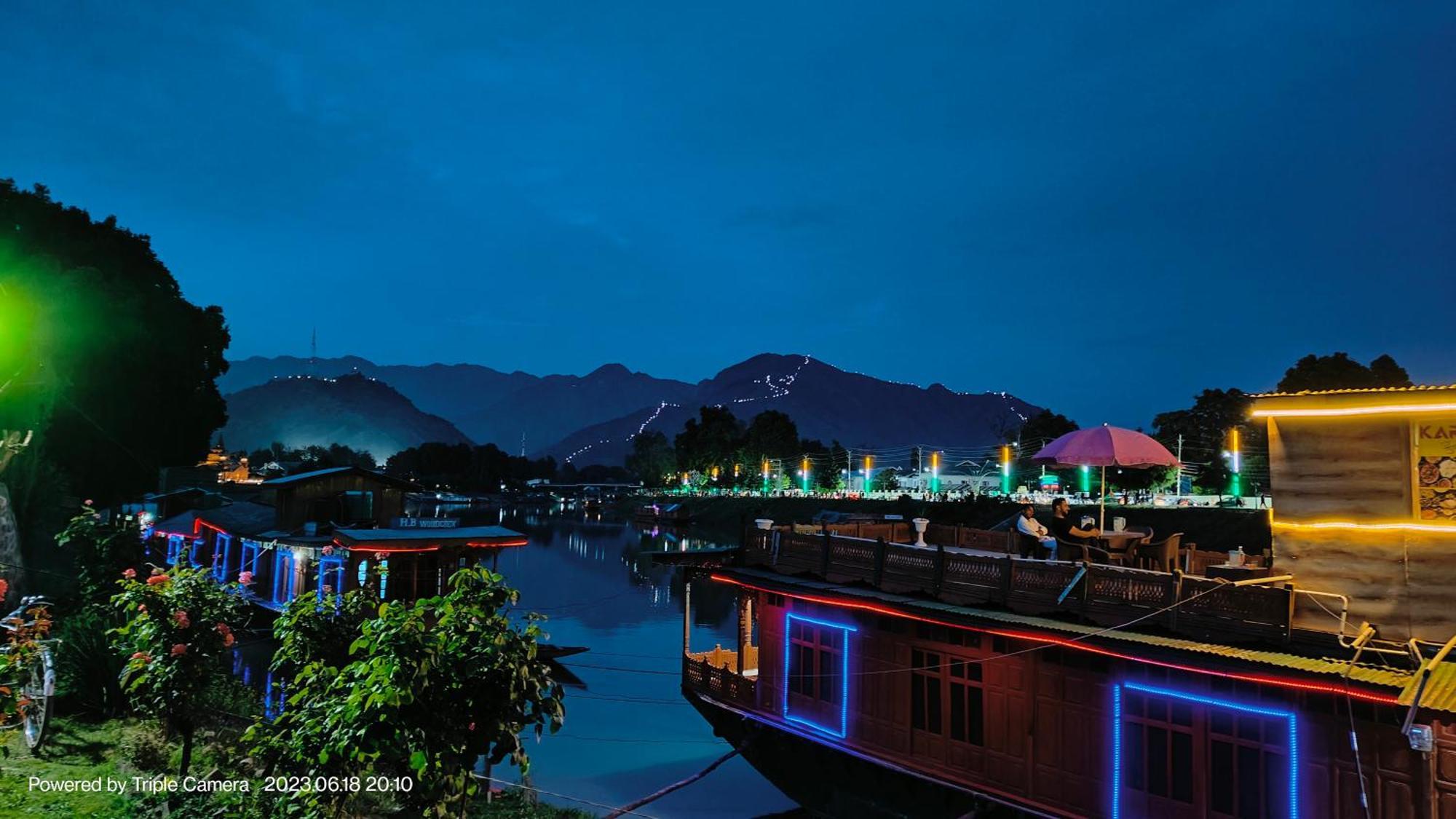 Houseboat Karima Palace Srīnagar 외부 사진