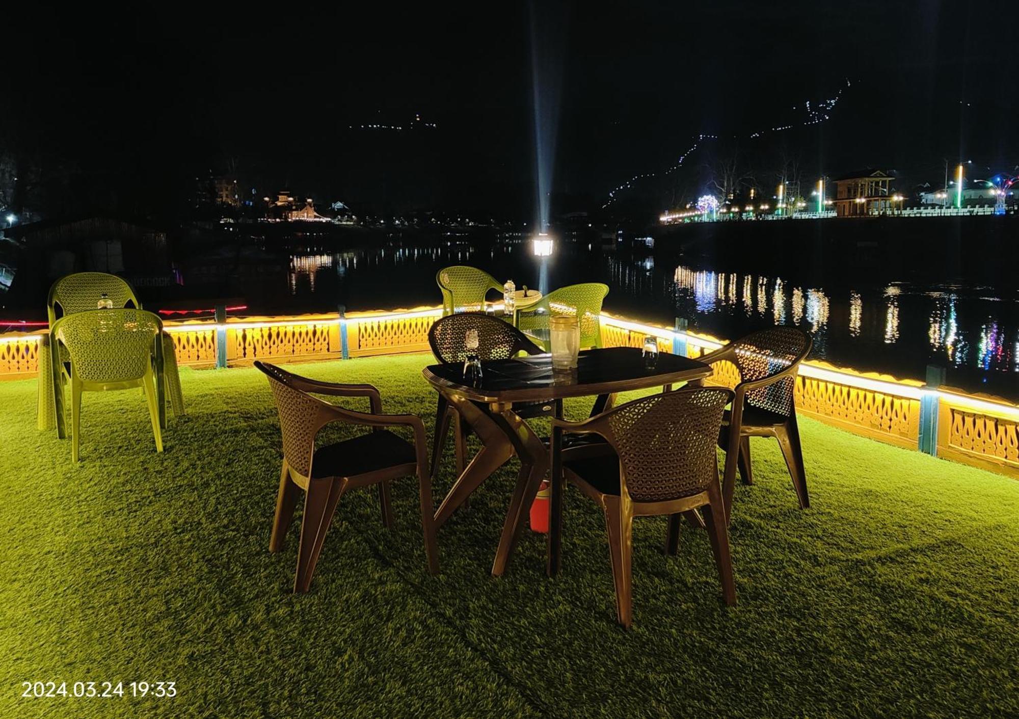 Houseboat Karima Palace Srīnagar 외부 사진