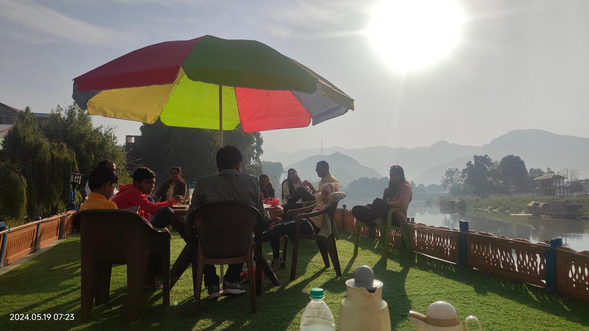 Houseboat Karima Palace Srīnagar 외부 사진