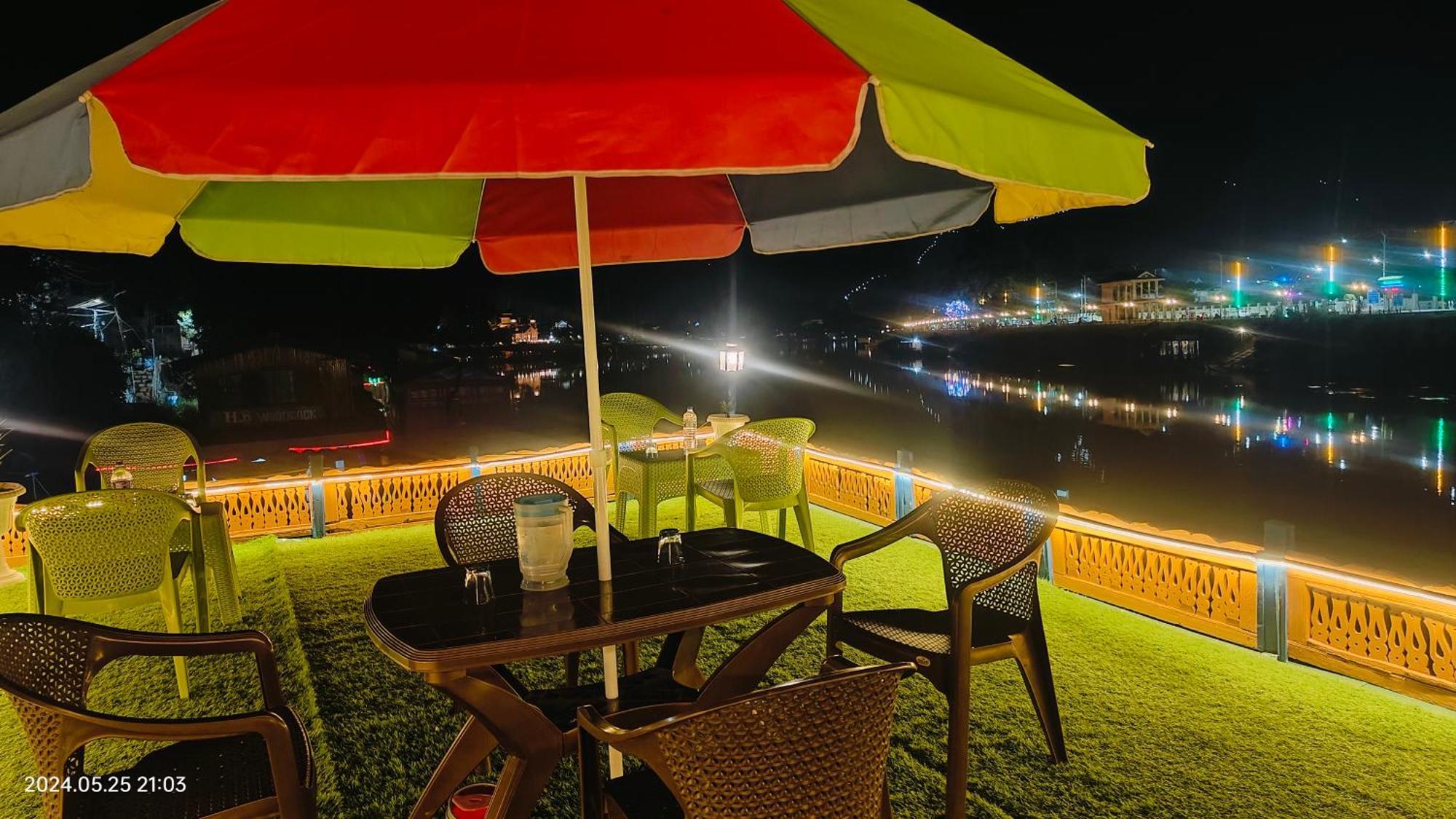 Houseboat Karima Palace Srīnagar 외부 사진