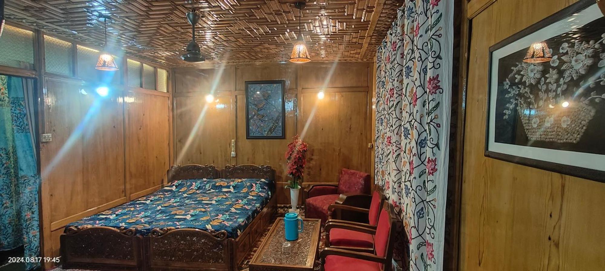 Houseboat Karima Palace Srīnagar 외부 사진
