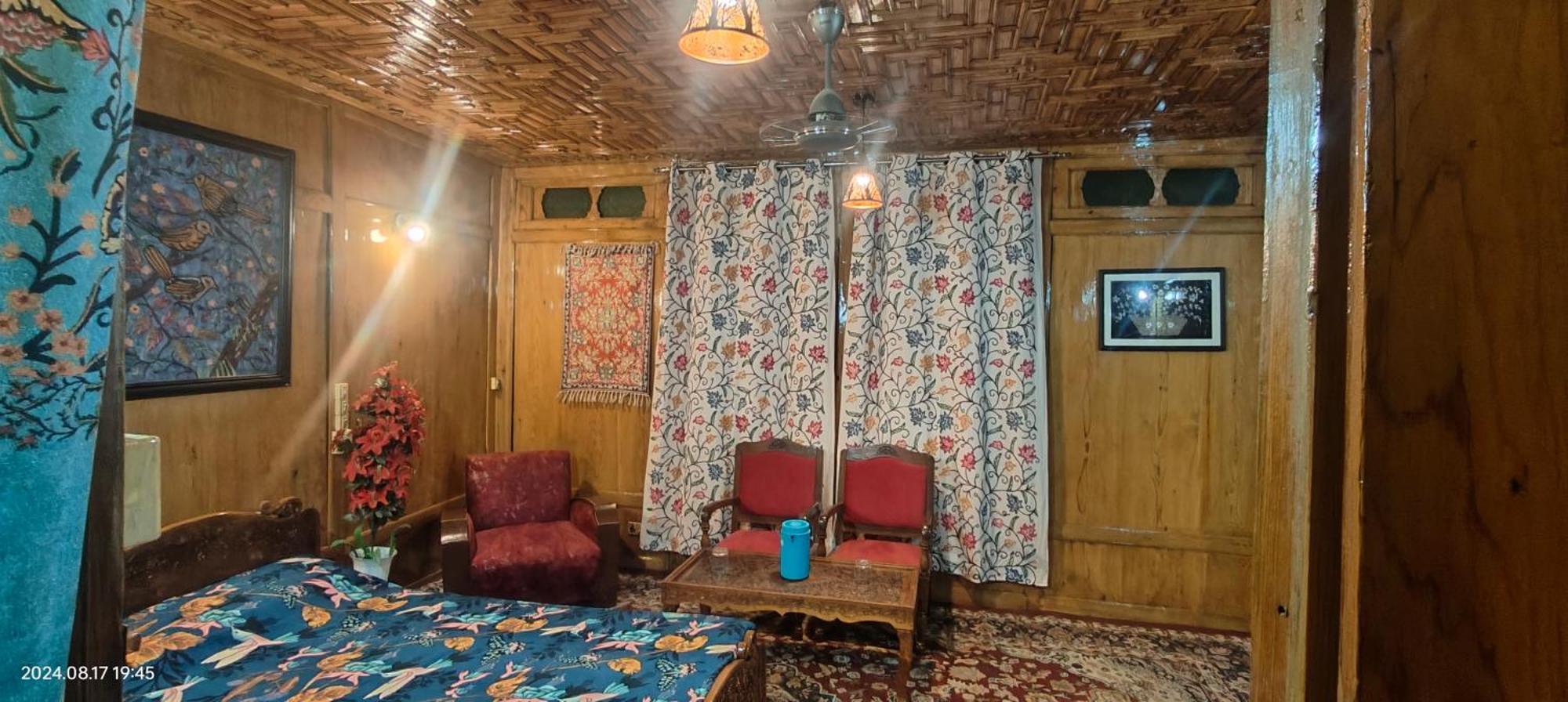 Houseboat Karima Palace Srīnagar 외부 사진